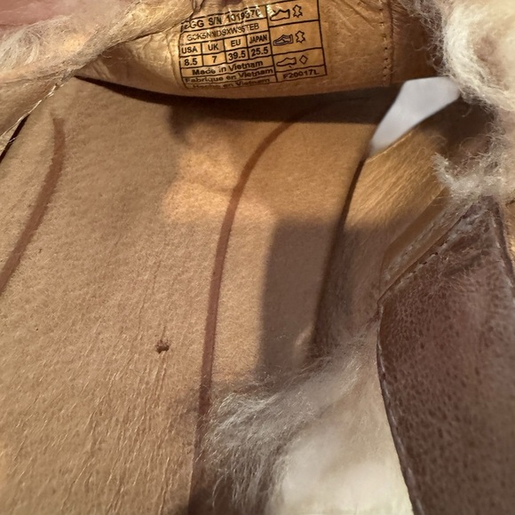 UGG Holly Woman’s Sandal Sheepskin Soft Ochre Size 8.5 W/ Box EUC - Picture 6 of 10